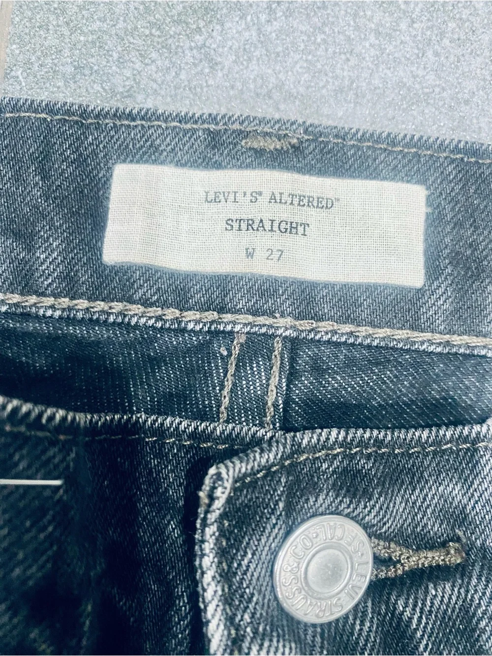 Levi's Relaxed Jeans in Dark Blue Black Wash